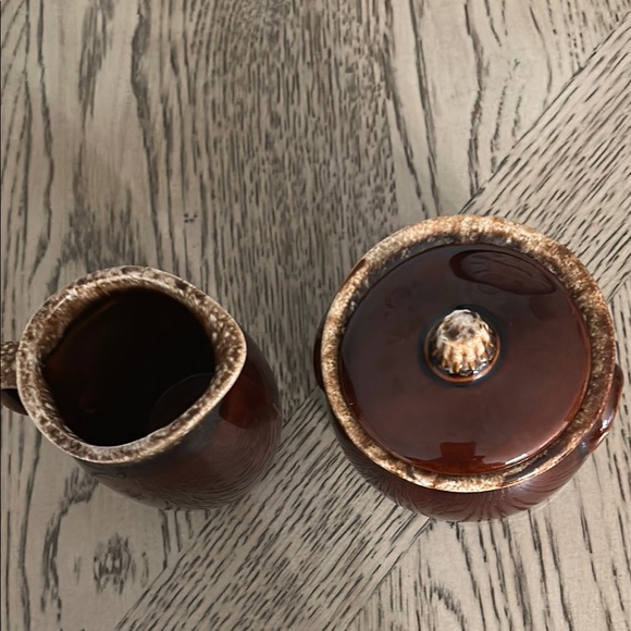 Vintage Hull Pottery Creamer and Sugar Set - Picture 4 of 7
